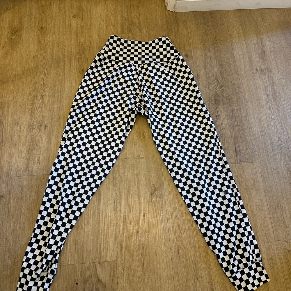 Checkered Black and White Leggings - Picture 2 of 3
